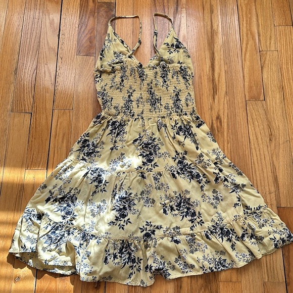 Yellow floral mini dress in size large NWOT - Picture 3 of 3